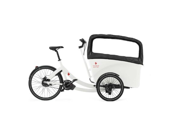 Triobike Boxter in weiß mit 4-Sitzerdach von rechts